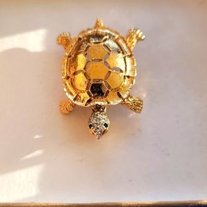 Vintage Gold tone Crystal Turtle Figural PIN/Brooch Unsigned Ciner